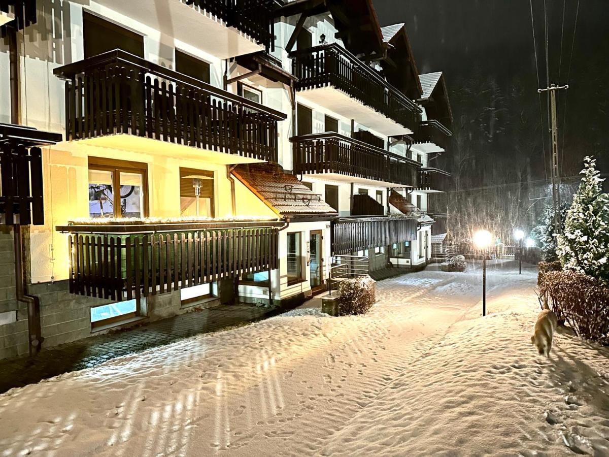 Champion'S Apartment Balkon Garaz Klima ชเจอร์ค ภายนอก รูปภาพ